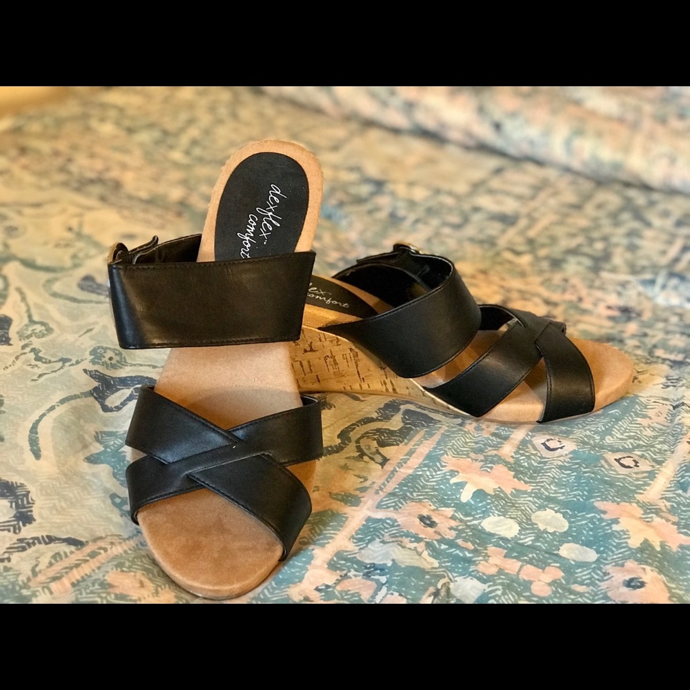 Dexflex Comfort black wedge sandals